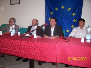 Andrea Zicolillo al centro per la presentazione dell'Associazione Nove Muse