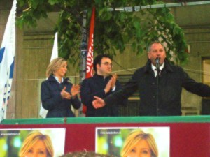 L'Ass.Leonardo Trecca al centro fra Iaia Calvio e Sergio Blasi