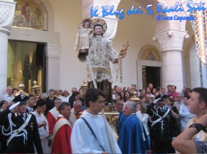 La statua del santo portata in processione, foto di Luca Caporale