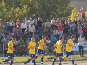 La Reali Siti sotto la tribuna del comunale di Stornarella