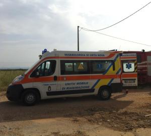 L'ambulanza del 118 di Orta Nova sul luogo dell'incidente