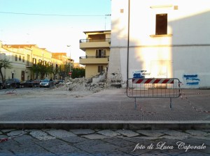 Le macerie dopo l'abbattimento dei locali nel largo Ex Gesuitico, foto di Luca Caporale