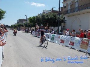 Giuseppe Muraglia sul traguardo della 4 Colli Dauni (foto di Valerio D'Arasmo)
