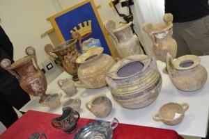 Alcuni reperti sequestrati, foto da Foggiatoday