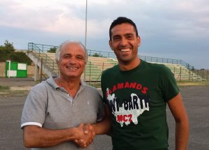 Il bomber Piero Compierchio con il presidente dell'Atletico Stornara Peppino Rotordam