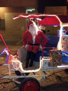 Il sindaco Iaia Calvio travestita da Babbo Natale, foto da Facebook