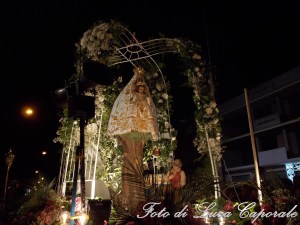 La statua della Madonna Incoronata portata in processione ad Orta Nova, foto di Luca Caporale