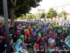 Un momento della partenza della 6^Granfondo 4 Colli Dauni, foto di Luca Caporale