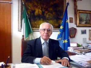 Il professor Alfonso Maria Palomba autore del libro