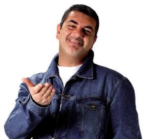 Il comico Simone Schettino