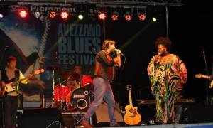 L'Harlem Blues Band con Lisa Hunt in un live