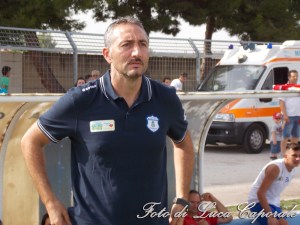 Mr. Antonio Ciurlia sulla panchina della Real Siti, foto di Luca Caporale