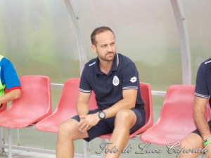 Mr. Celestino Ricucci sulla panchina del Carapelle, foto di Luca Caporale