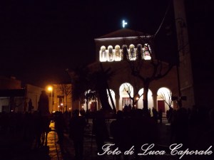 Un momento della processione notturna degli scorsi anni, foto di Luca Caporale