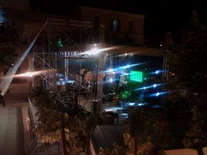 Il palco dell'evento nella foto pubblicata sul Profilo Facebook della Pro Loco