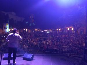 Il concerto di Gianni Vezzosi in Piazza Nenni nella foto pubblicata su Facebook dall'assessore Nicola Maffione