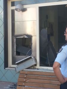 Un bancomat distrutto da un ordigno