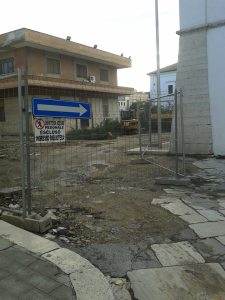 Il cantiere con gli alberi abbattuti, foto da Facebook