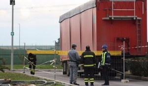 Il mezzo fermato nei pressi dell'Impianto del gruppo ETA