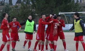L'esultanza dei calciatori dello Stornarella Calcio