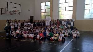 I partecipanti all'incontro organizzato dalla Real Sport e dalla Scuola Elementare II Circolo