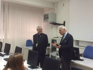 Mons. Luigi Renna durante la visita all'Olivetti