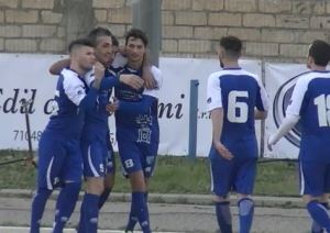 Michele Ciccone festeggiato dai compagni di squadra