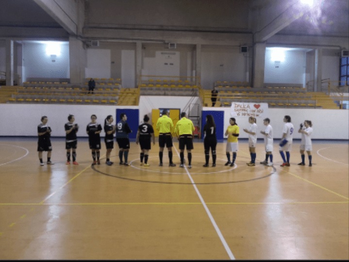 Le due formazioni in campo
